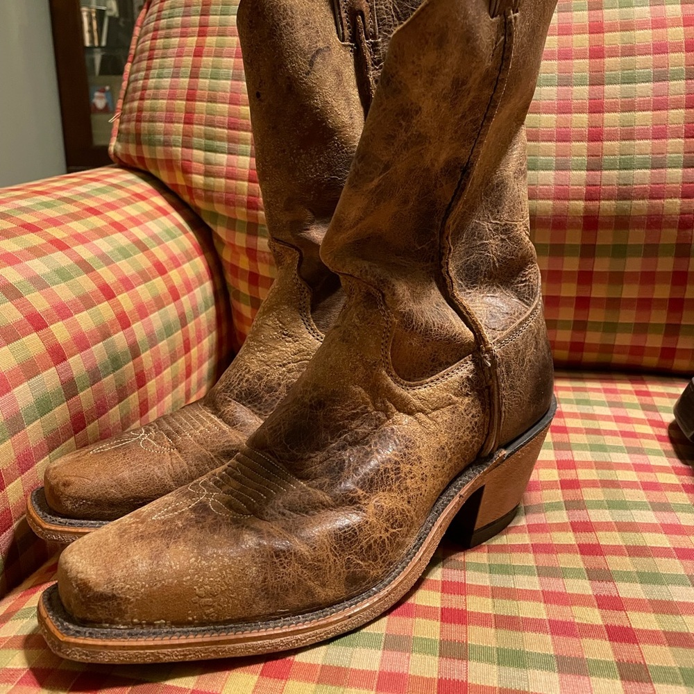 Distressed Women’s Justin Boots